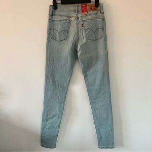 NWT Levi’s skinny jeans, size 29.